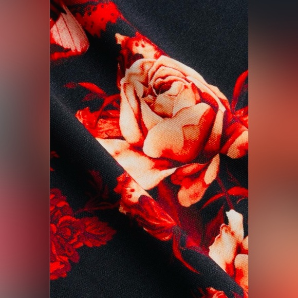 L'AGENCE Ressi Baroque Floral Tee 🌹 Red and Black 🌹Short Sleeve 🌹Size XXS 🌹 NWT - Picture 6 of 9